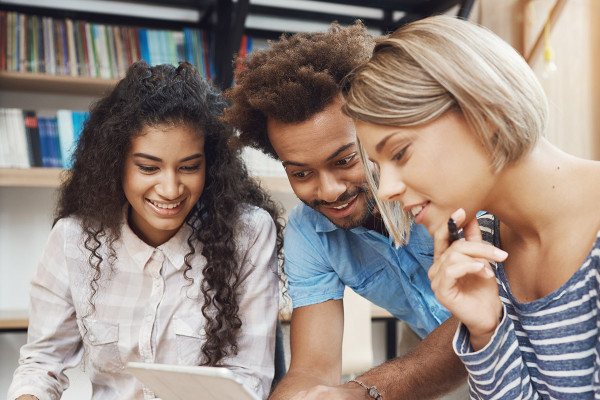 Giáo trình IELTS từ 4.5 lên 5.5: Cách chọn tài liệu đúng để nâng kỹ năng và tăng điểm ổn định